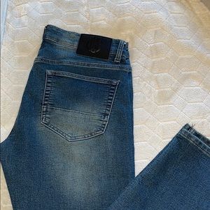 Dark wash jeans 32x32